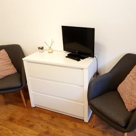 Apartman Bystrica City & Parking บันสกาบิสตรีตซา ภายนอก รูปภาพ
