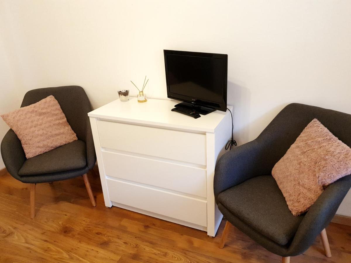Apartman Bystrica City & Parking บันสกาบิสตรีตซา ภายนอก รูปภาพ