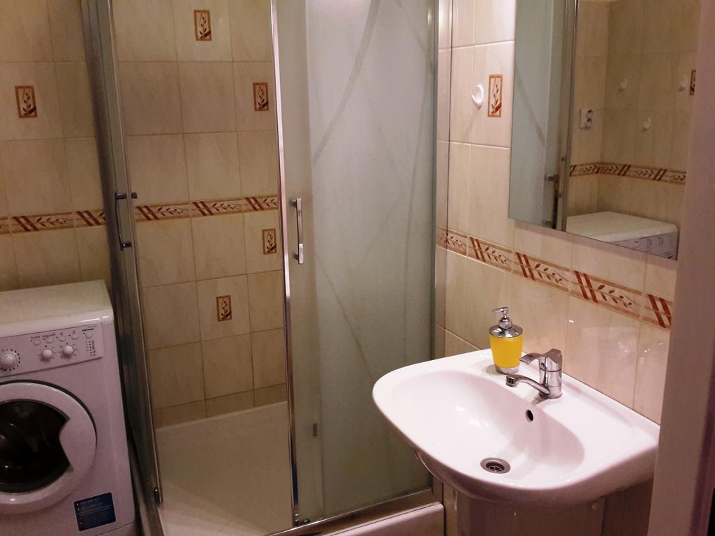 Apartman Bystrica City & Parking บันสกาบิสตรีตซา ภายนอก รูปภาพ