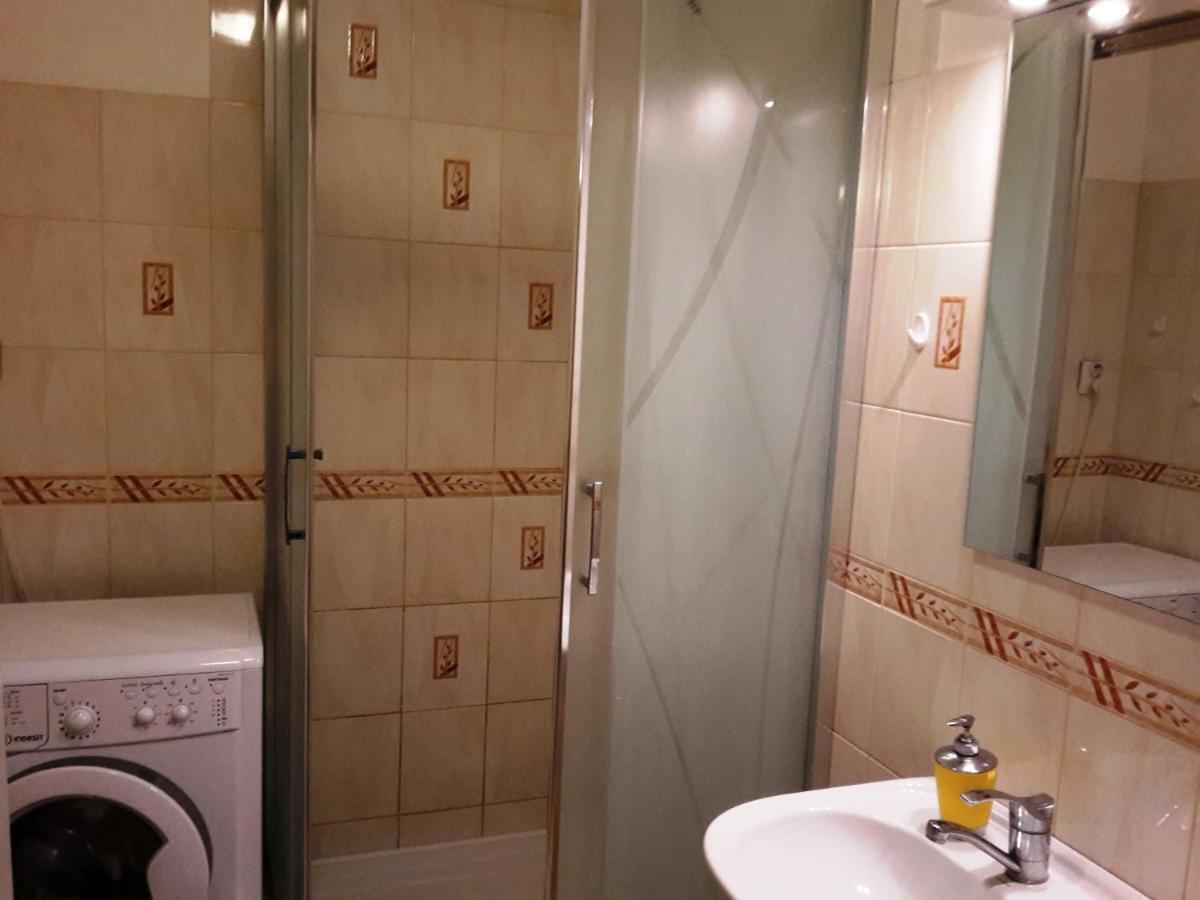 Apartman Bystrica City & Parking บันสกาบิสตรีตซา ภายนอก รูปภาพ
